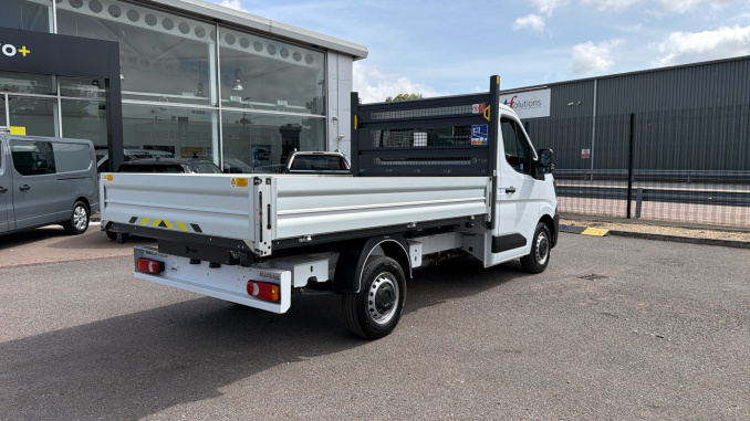 Renault Master Mwb Diesel Fwd ML35dCi 150 Advance Low Roof Aluminium Tipper - Image 10